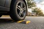 Bruit claquement en roulant sur une bosse : causes et solutions