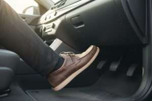 Arthrodèse de la cheville : quand reprendre la conduite automobile ?