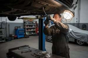 Durite turbo percée : pourquoi le voyant moteur s’allume ?